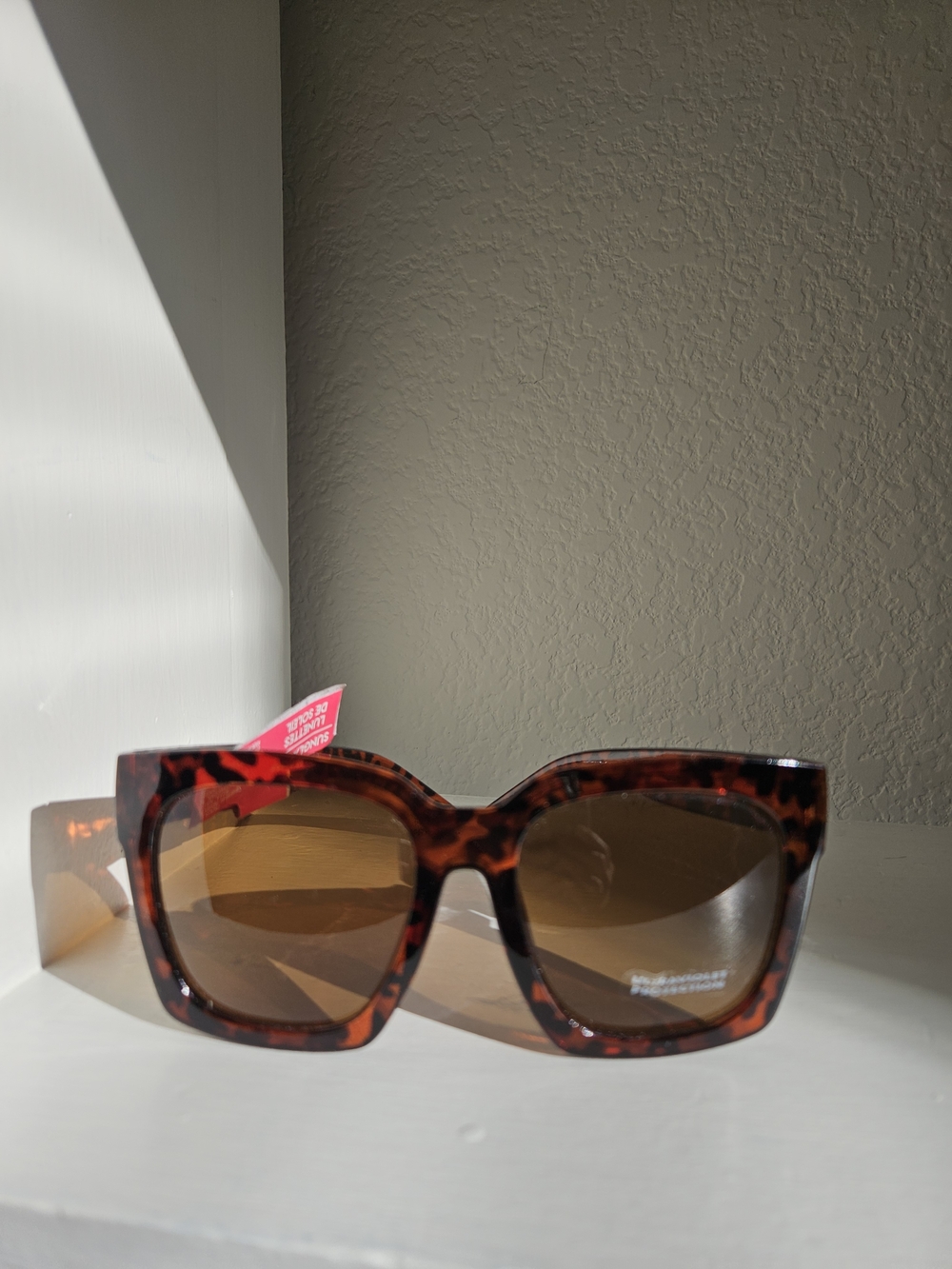 Source Unknown Tortoiseshell Sunglasses with Brown Lenses